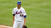 Jacob deGrom tuvo una sólida actuación contra los Bravos pero no obtuvo decisión