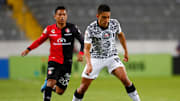 Santiago Naveda (r.) soll sich in den Fokus der Eintracht gespielt haben