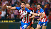 Jesús Molina celebra un gol en un Clásico Tapatío.
