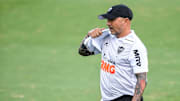 Contrato entre Atlético-MG e Sampaoli tem cláusula que determina o pagamento milionário de multa em caso de quebra de contrato.