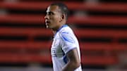 El venezolano Rómulo Otero por fin debutó con La Máquina Celeste.