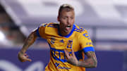 El jugador Nicolás López celebra un gol con Tigres UANL.