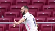 Karim Benzema célèbre son but inscrit en fin de match contre l'Atlético Madrid.