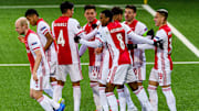 Il gruppo Ajax dopo un gol