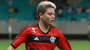 Adryan em ação pelo Flamengo.