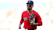 Mookie Betts es uno de los mejores jugadores de la MLB y los Medias Rojas deben aprovechar su valor