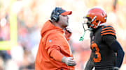 Kitchens speaks with Odell Beckham Jr. during the Browns' loss to Baltimore last week