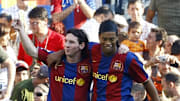 Barcelona's Argentinian Messi (L) is con