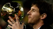 Messi levante el Balón de Oro 2009