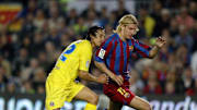 Barcelona's Maxi Lopez of Argentina (R)