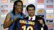 Presentación de Ronaldinho con el FC Barcelona