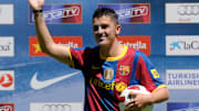 Barcelona's new signing David Villa wave