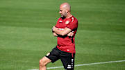 Leverkusens Trainer Peter Bosz braucht dringend Verstärkungen für den Angriff