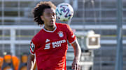 Nach Serge Gnabry und Niklas Süle der dritte positiv getestete Spieler des FC Bayern: Joshua Zirkzee