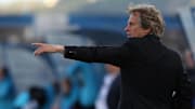 Além de entradas, Jorge Jesus também deve promover 'saídas' no Benfica.