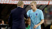 Koeman felicita a Van de Beek al ser sustituido