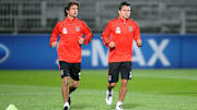 Benfica player Javier Saviola (R) and Pa