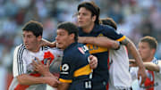 Battaglia busca el cabezazo en un Superclásico ante River.