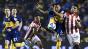 Boca Juniors v Estudiantes - Superliga 2019/20 - Tevez lucha con Kalinski.