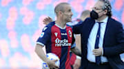 Bologna FC v ACF Fiorentina - Serie A - Rodrigo Palacio se lleva la pelota luego de su hattrick.