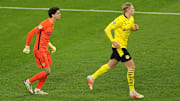 Haalands Jubelszene war dieser Zuruf von Sevilla-Keeper Bono (l.) vorangegangen