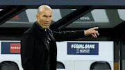Zidane dando instrucciones durante la Champions League