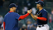 Alex Cora podría mover a Devers al campocorto