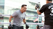 Óscar De La Hoya sigue preparando su regreso al boxeo para este 2021 
