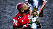 Polêmica! Gabigol, do Flamengo, foi eleito o “Jogador do Mês de Fevereiro" do Campeonato Brasileiro de 2020 dias após ser flagrado em cassino em SP.