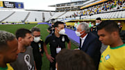 Brazil v Argentina - FIFA World Cup 2022 Qatar Qualifier - Se dialoga entre los referentes.
