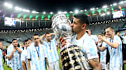 Brazil v Argentina: Final - Copa America Brazil 2021 - Cristian Romero levanta la Copa América.