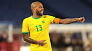 Dani Alves, Nenê, Buffon e mais: veja sete 'vovôs' do futebol que ainda estão dando show. 