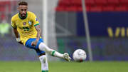 Neymar disputando la Copa América