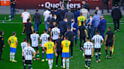 Brazil vs. Argentina suspended amid health concerns - Luego del papelón, los jugadores se retiran.