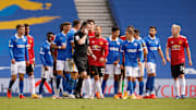 L'arbitre a fait appel à la VAR juste après son coup de siffle final, pour finalement accorder un penalty à Manchester United. 