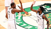 Kyrie Irving llegó con los Nets a Boston para jugar el tercer duelo de la postemporada