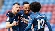 Granit Xhaka, Pierre-Emerick Aubameyang (au milieu) et Willian lors du match Burnley-Arsenal en Premier League.
