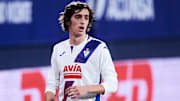 Bryan Gil est prêté à Eibar par Séville. 