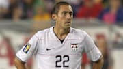 Davy Arnaud de los Estados Unidos lamentando el empate 2-2 frente a Haití en la Fase de Grupos de la Copa Oro 2009.