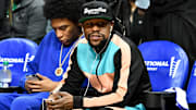 Floyd Mayweather Jr. está listo para hacer algo poco visto en la UFC al enfrentar a dos rivales