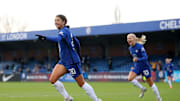 Sam Kerr y Pernille Harder