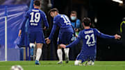 Mason Mount, Christian Pulisic, Ben Chilwell celebran un gol del Chelsea contra el Real Madrid