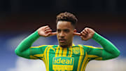 Chelsea v West Bromwich Albion - Premier League - Matheus Pereira festeja su doblete.