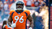 The Denver Broncos need to make re-signing DT Shelby Harris a priority.