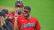Brad Hand fue puesto en waivers por los Indios 