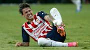 Cristián Calderón pasó casi desapercibido en la derrota de Chivas ante Atlético San Luis.