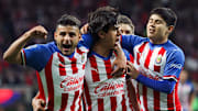 Jugadores de Chivas del Guadalajara festejan un gol conseguido ante FC Juárez.