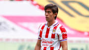 El periodista deportivo pidió al delantero de Chivas que no siga jugando para el Rebaño