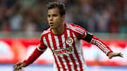 Omar Bravo celebra un gol con las Chivas del Guadalajara.