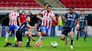 Chivas podría saldar su deuda con la marcha de tres jugadores rumbo a Necaxa